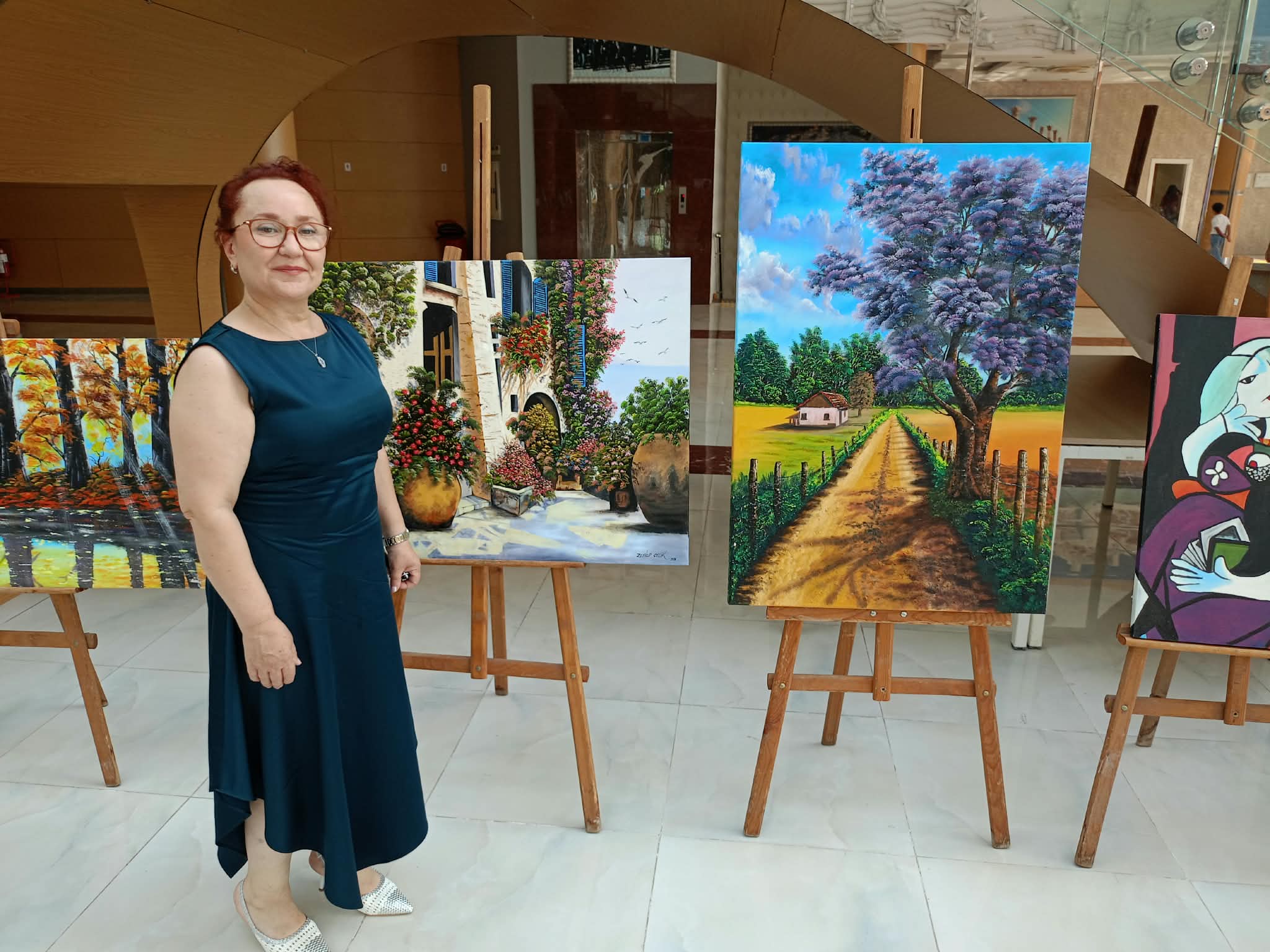 Zeynep Çelik Sergi Kareleri